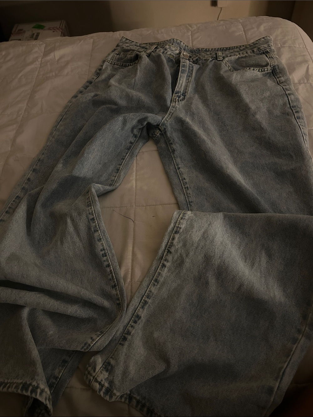 Baggy light washed jeans